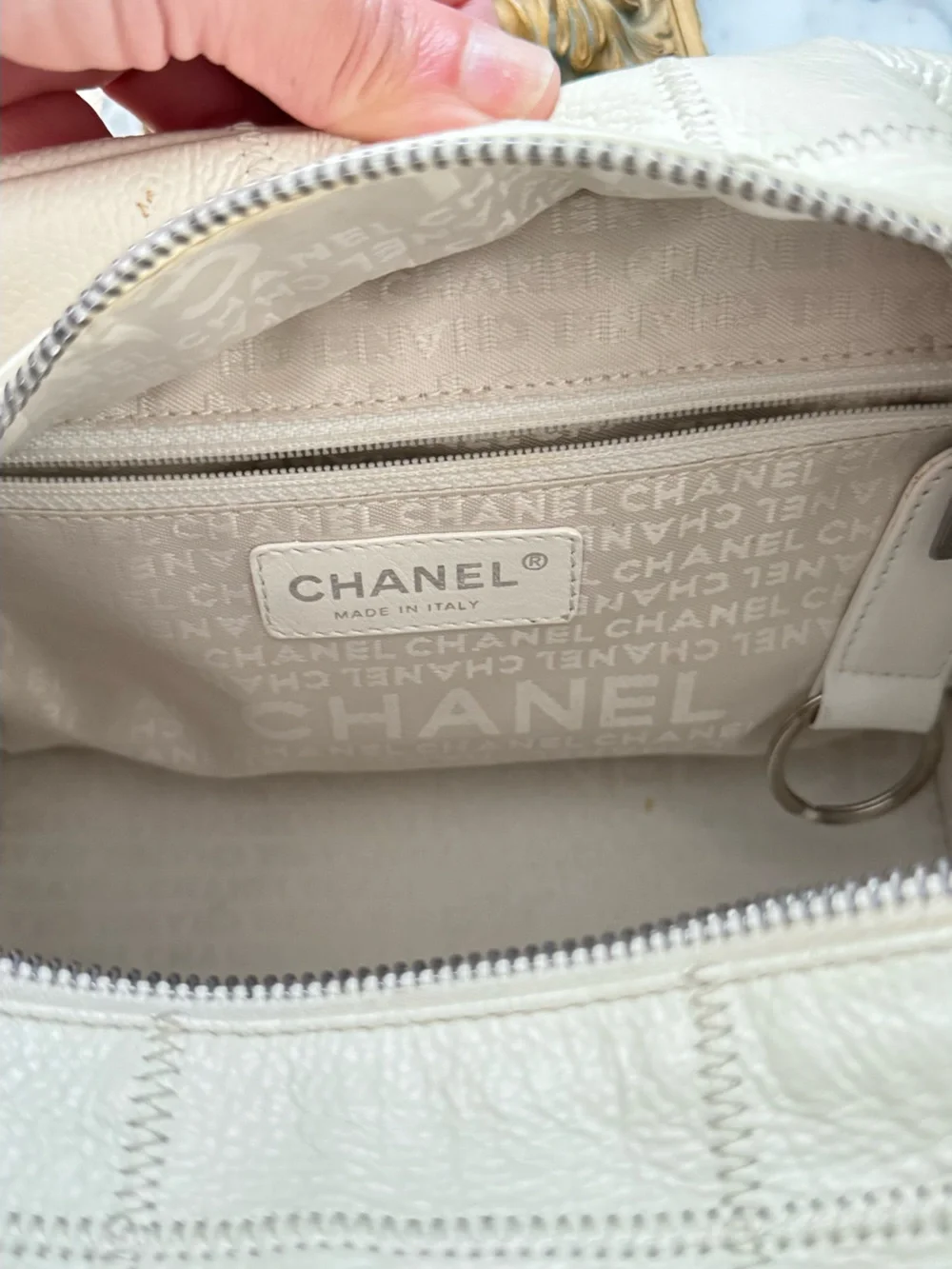 CHANEL Quilted Leather Shoulder Bag - Picture 9 of 11